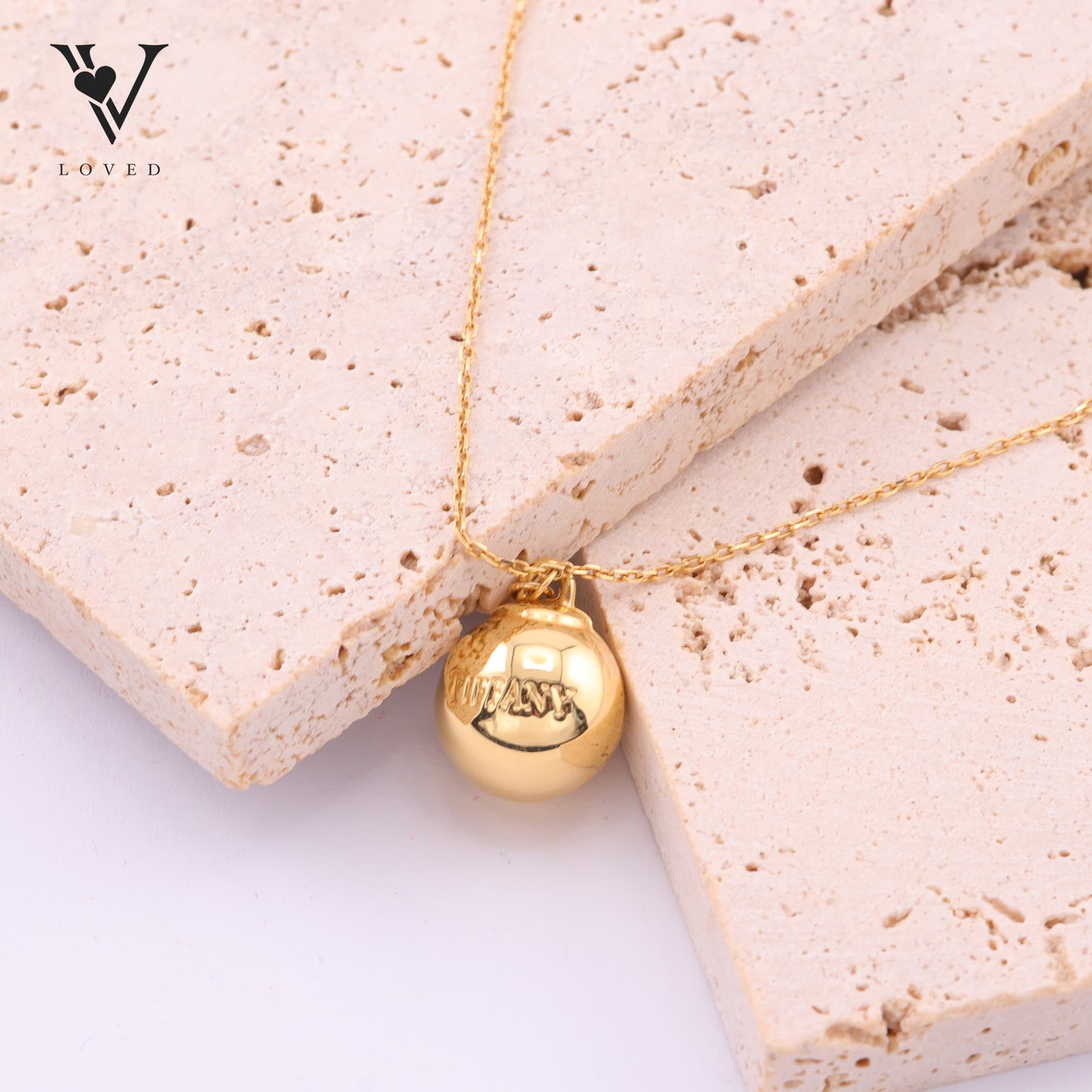 Ball pendant necklace