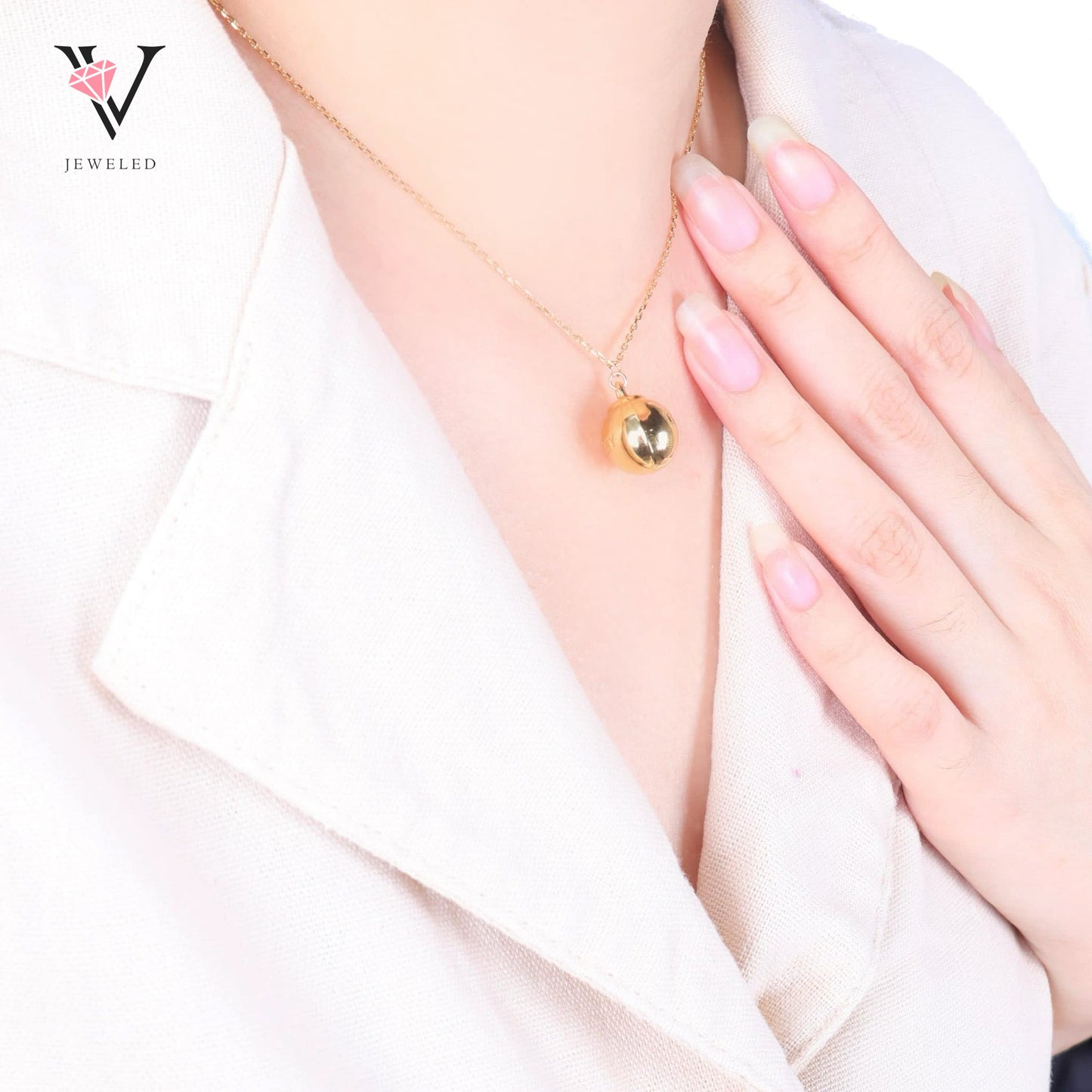 Ball pendant necklace