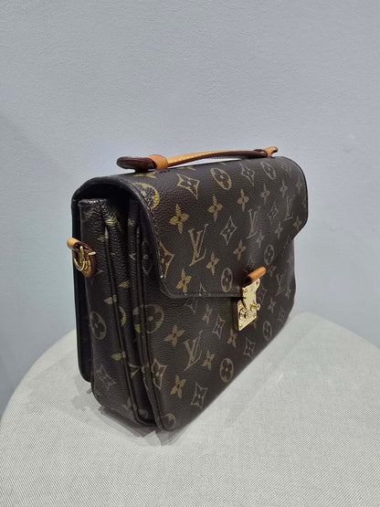 Louis Vuitton Metis in Monogram Canvas