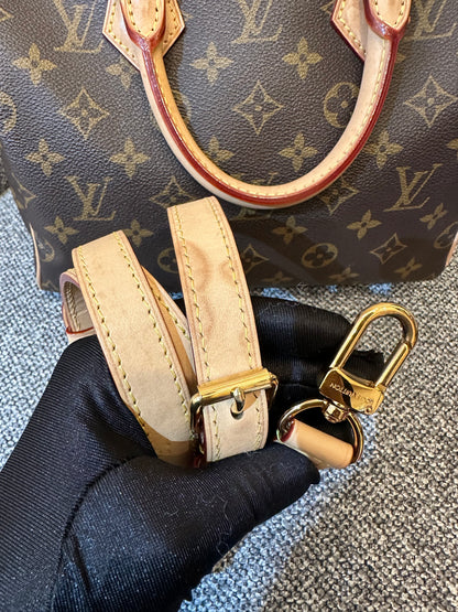 Louis Vuitton Speedy 25 Bandouliere in Monogram Canvas