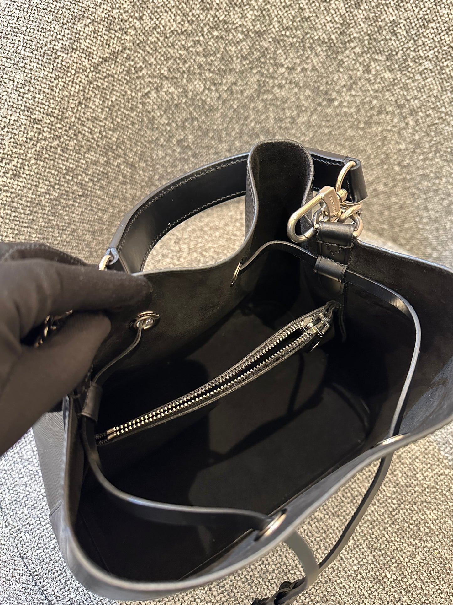 Louis Vuitton NeoNoe In Black Epi Leather