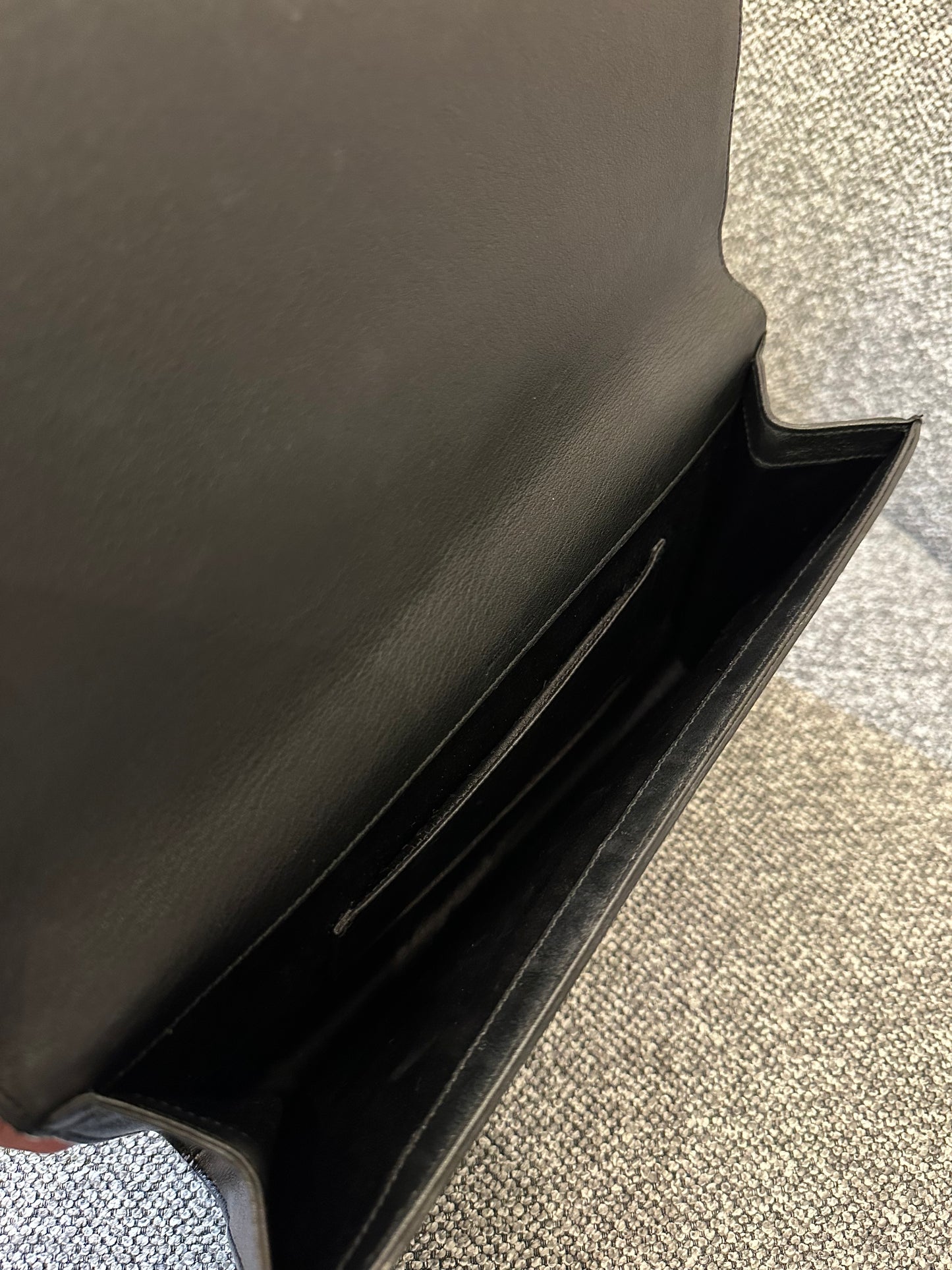 Yves Saint Laurent Belle De Jour Clutch In Black Leather