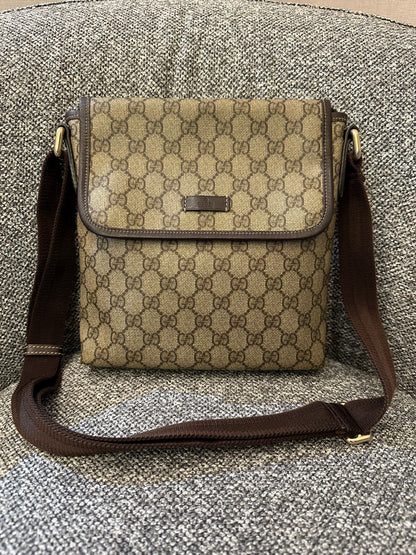Gucci GG Supreme Canvas Messenger Bag