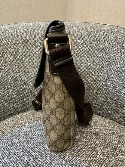 Gucci GG Supreme Canvas Messenger Bag