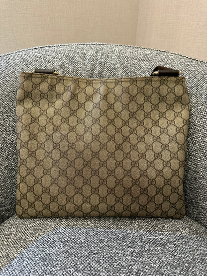 Gucci GG Supreme Zipped Messenger Bag
