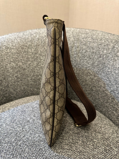 Gucci GG Supreme Zipped Messenger Bag