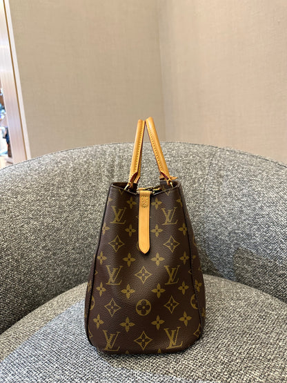 Louis Vuitton Montaigne in Monogram Canvas