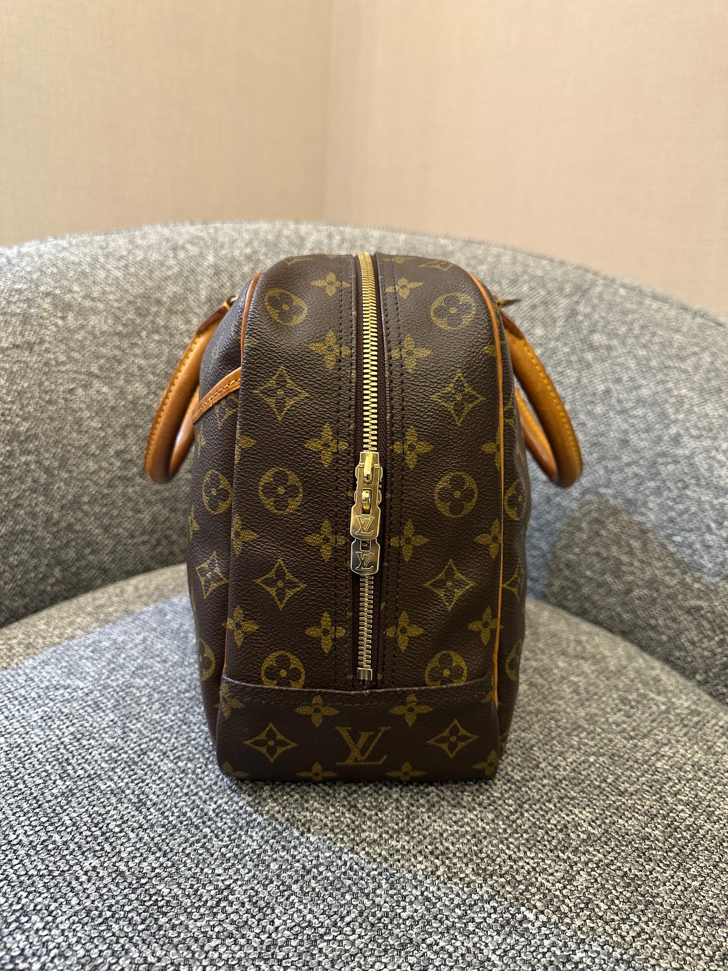 Louis Vuitton Monogram Canvas Deauville Vanity Handbag