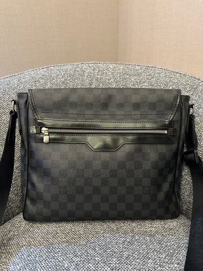 Louis Vuitton Damier Graphite Daniel Messenger Bag