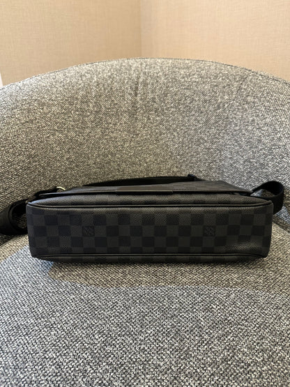 Louis Vuitton Damier Graphite Daniel Messenger Bag