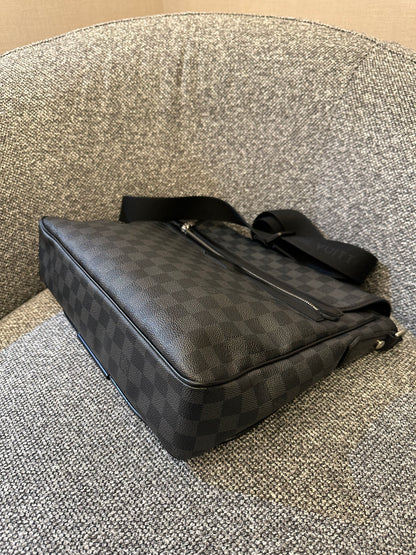 Louis Vuitton Damier Graphite Daniel Messenger Bag