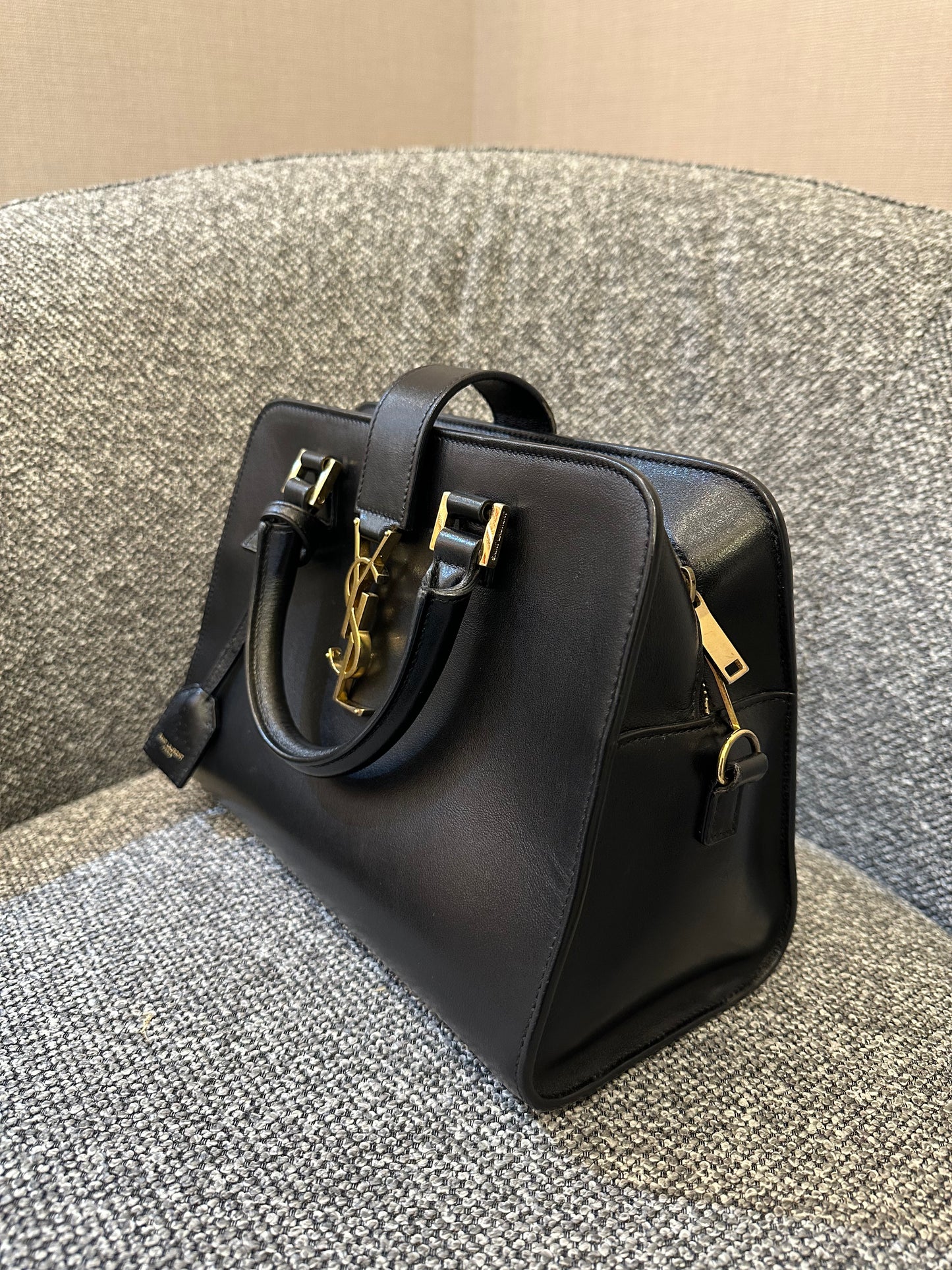 Yves Saint Laurent Baby Cabas in Black Leather
