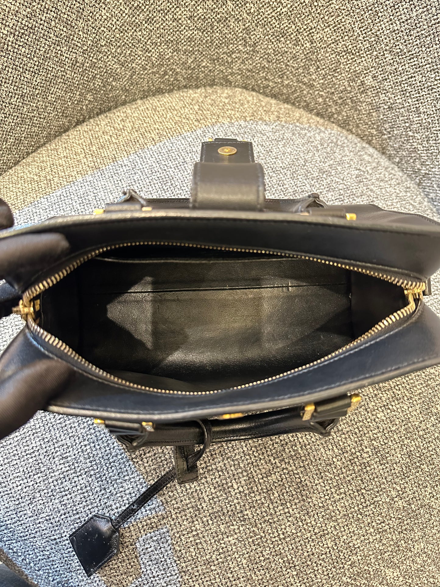 Yves Saint Laurent Baby Cabas in Black Leather