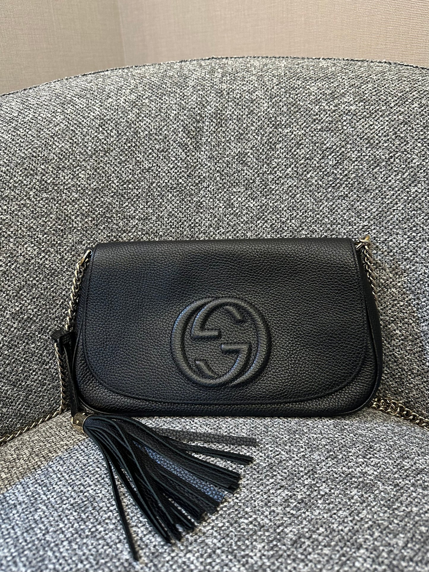 Gucci Soho Flap Crossbody Bag in Black Pebbled Leather