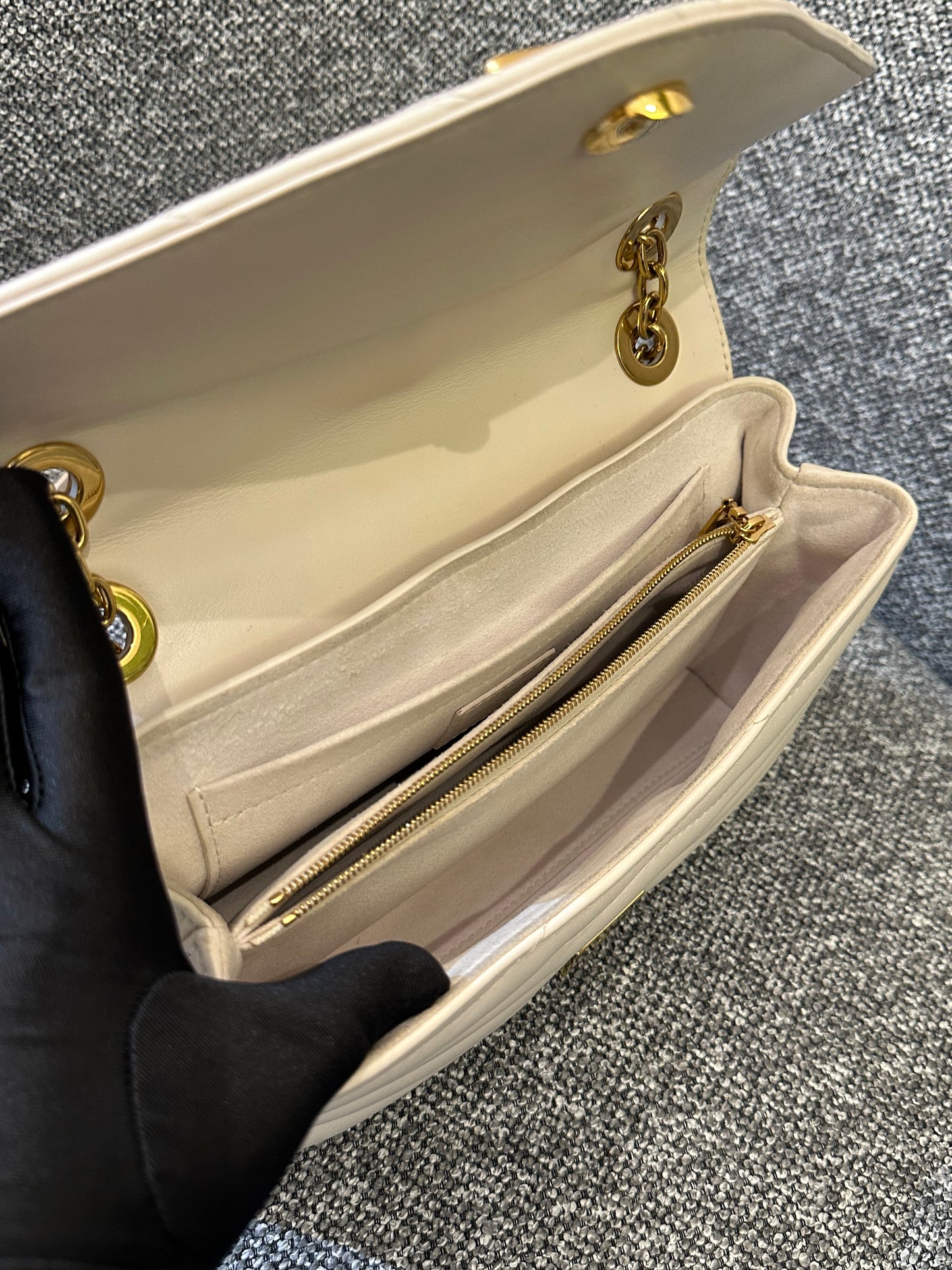 Louis Vuitton New Wave MM Chain Bag in Ivory Quilted Calfskin Leather