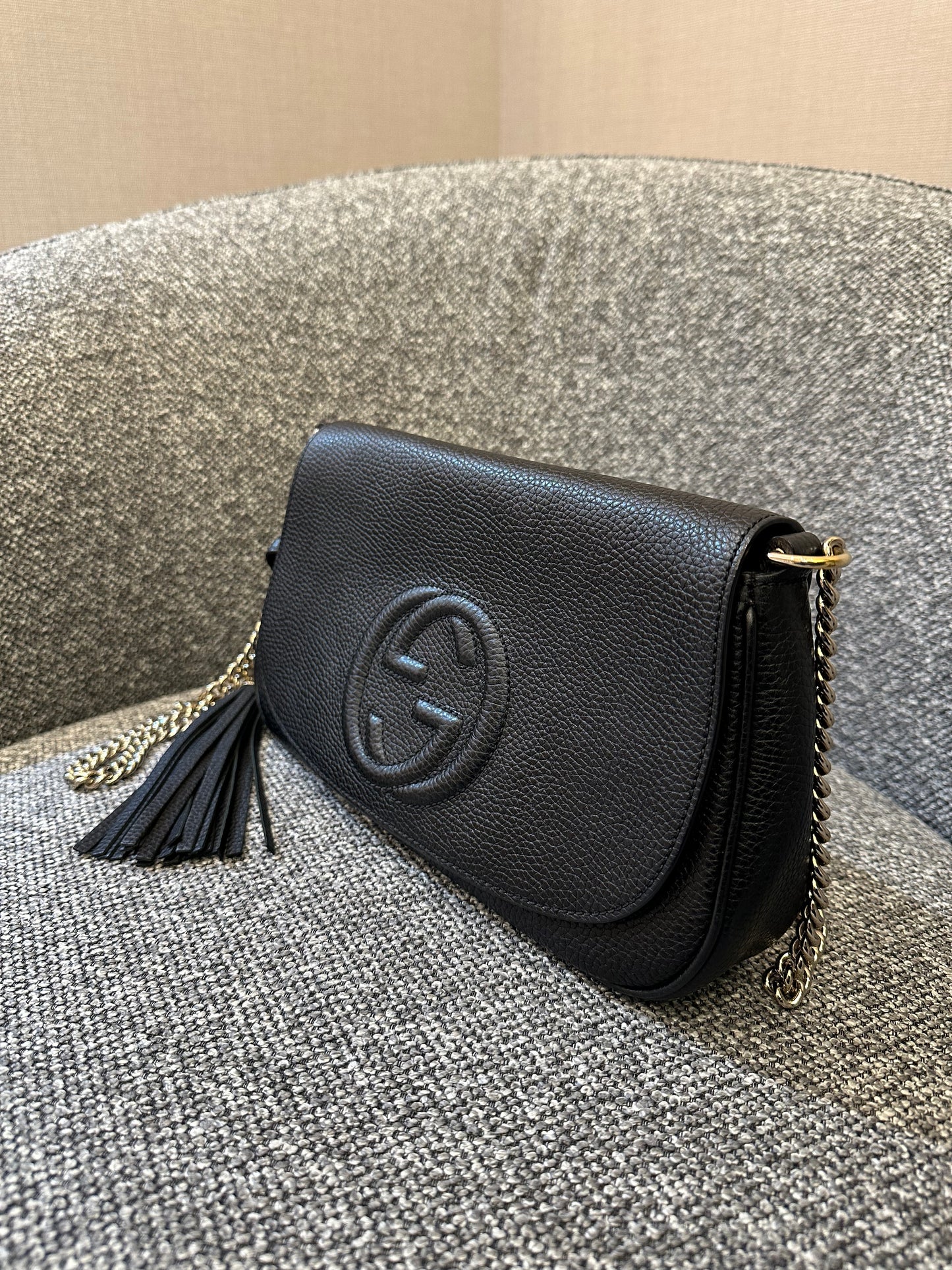 Gucci Soho Flap Crossbody Bag in Black Pebbled Leather