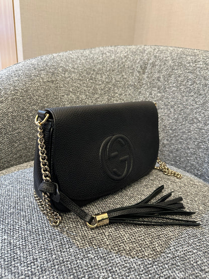 Gucci Soho Flap Crossbody Bag in Black Pebbled Leather