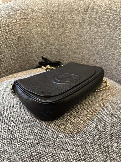 Gucci Soho Flap Crossbody Bag in Black Pebbled Leather