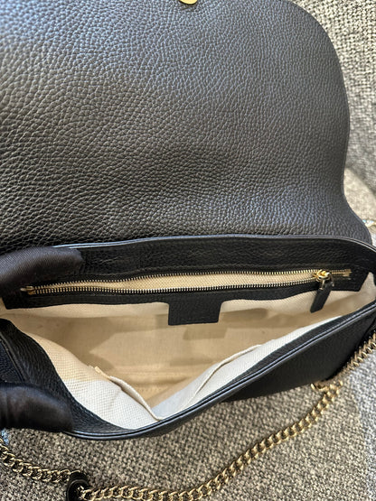 Gucci Soho Flap Crossbody Bag in Black Pebbled Leather