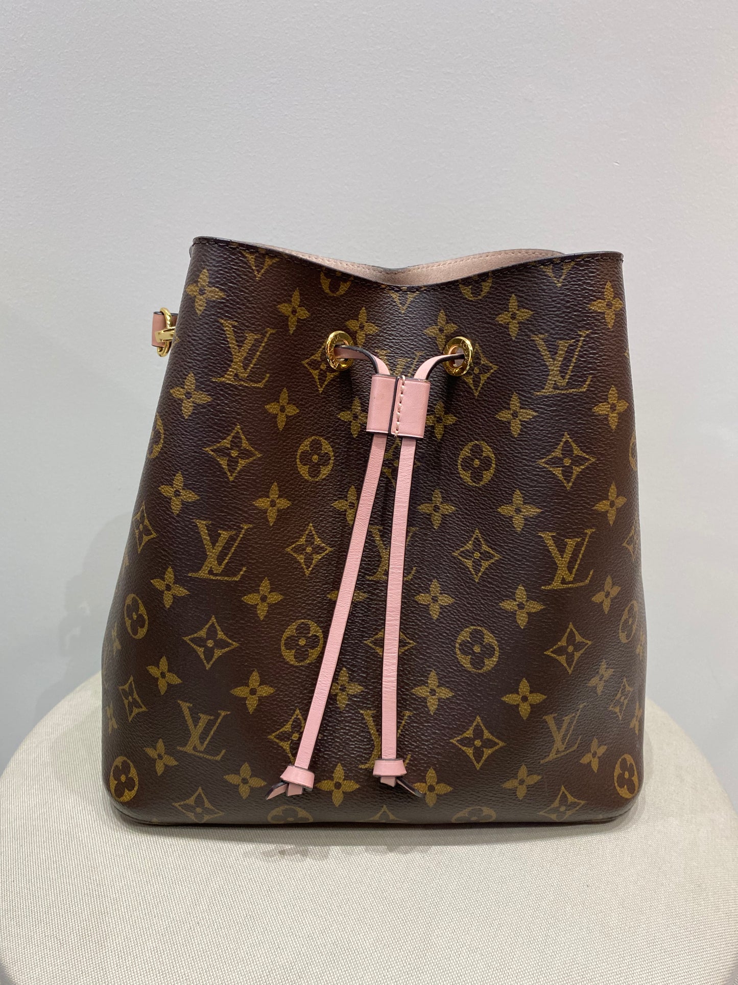 Louis Vuitton NeoNoe Bucket Bag in Monogram Canvas with Pink Coquelicots Leather Trim