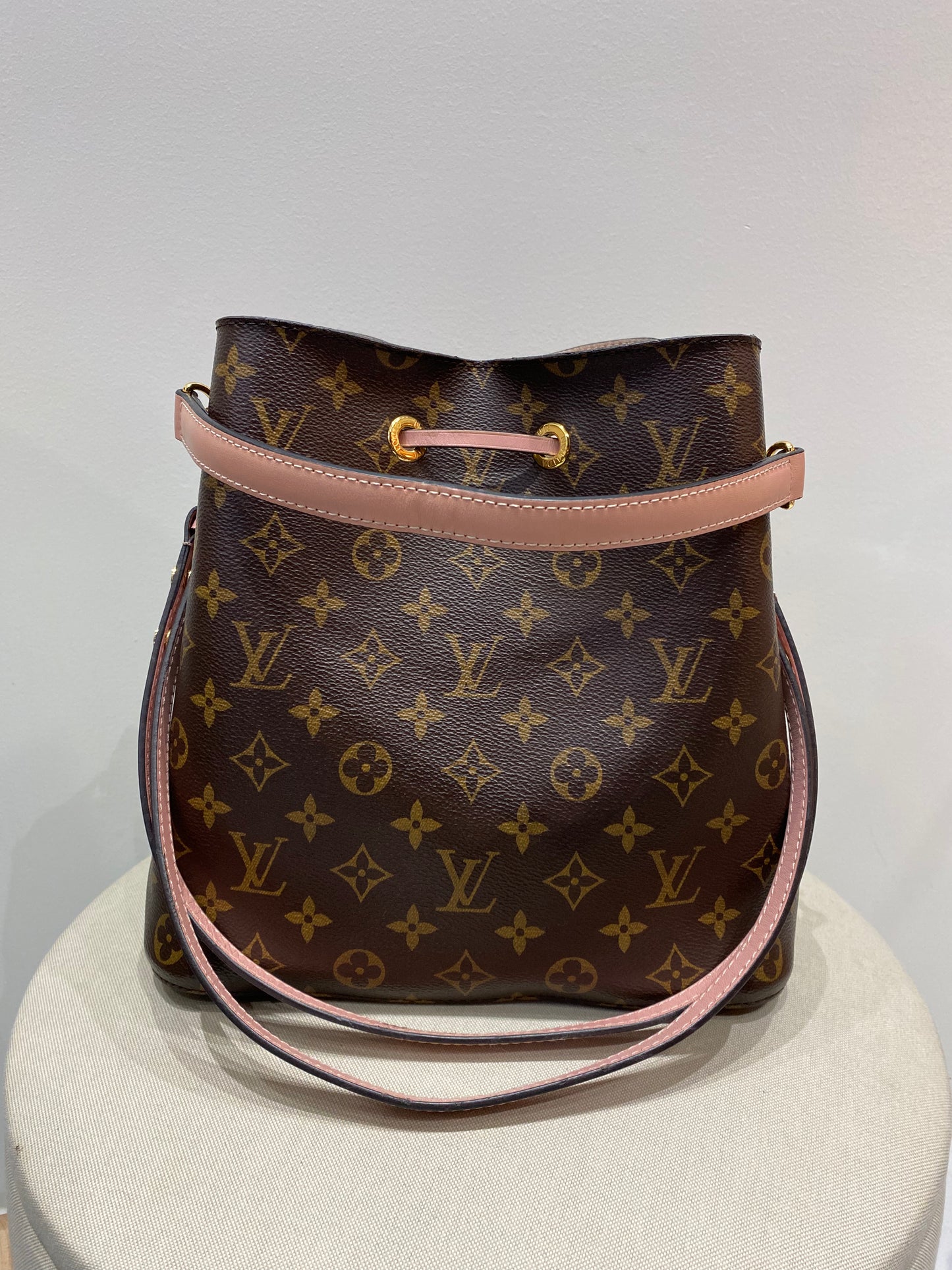 Louis Vuitton NeoNoe Bucket Bag in Monogram Canvas with Pink Coquelicots Leather Trim