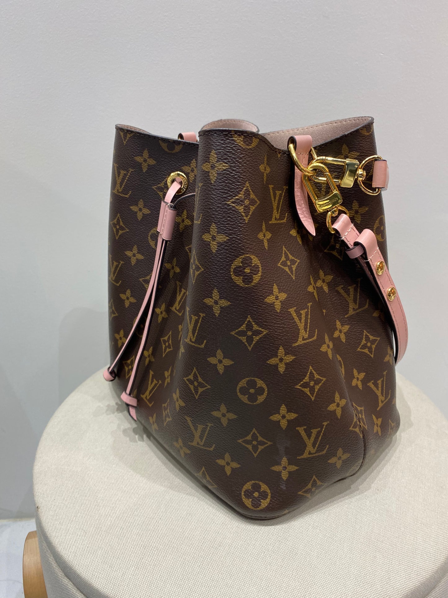 Louis Vuitton NeoNoe Bucket Bag in Monogram Canvas with Pink Coquelicots Leather Trim