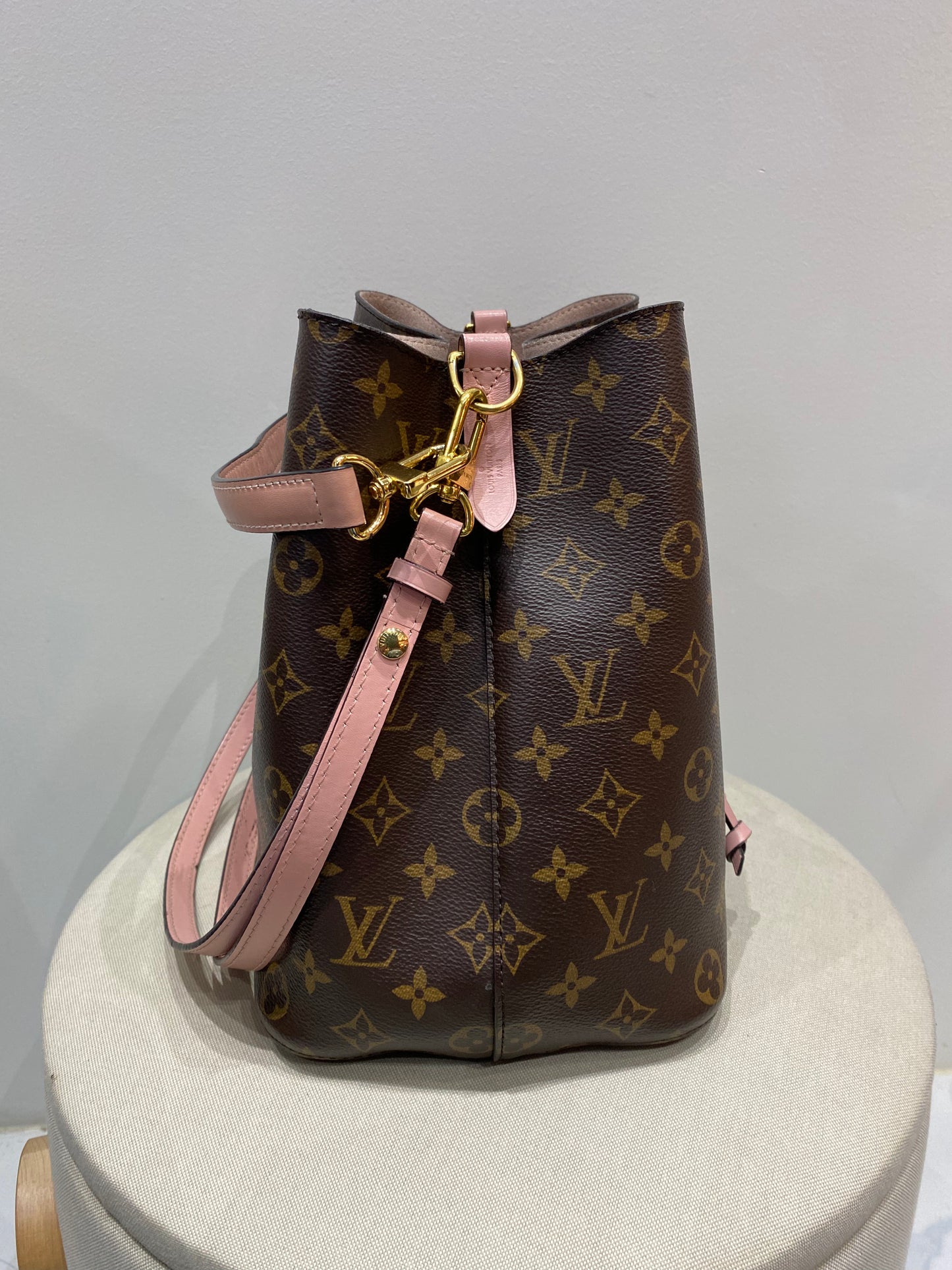 Louis Vuitton NeoNoe Bucket Bag in Monogram Canvas with Pink Coquelicots Leather Trim