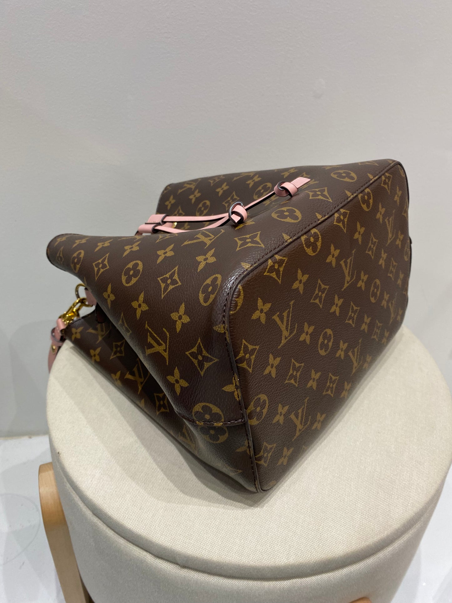 Louis Vuitton NeoNoe Bucket Bag in Monogram Canvas with Pink Coquelicots Leather Trim