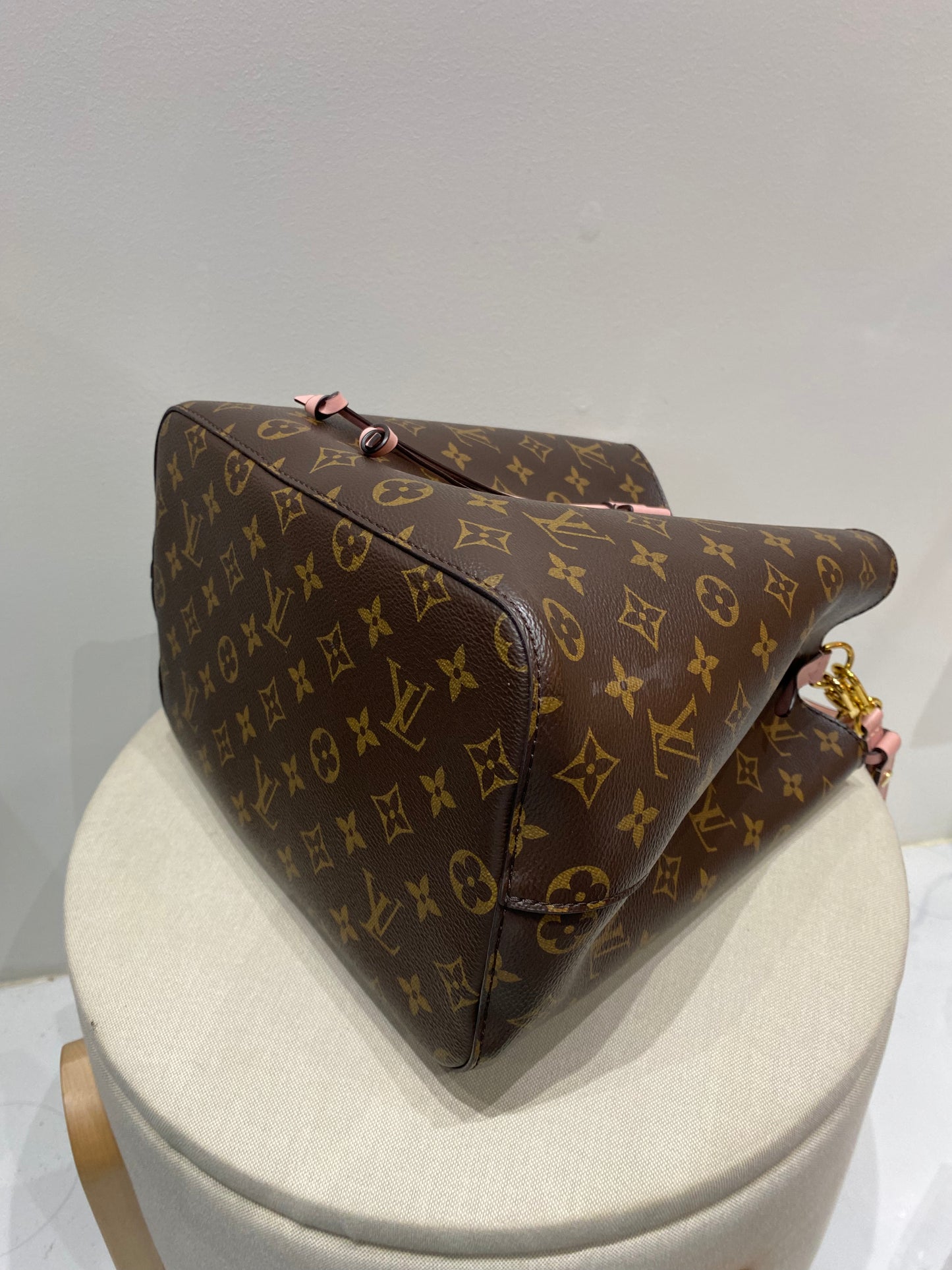 Louis Vuitton NeoNoe Bucket Bag in Monogram Canvas with Pink Coquelicots Leather Trim