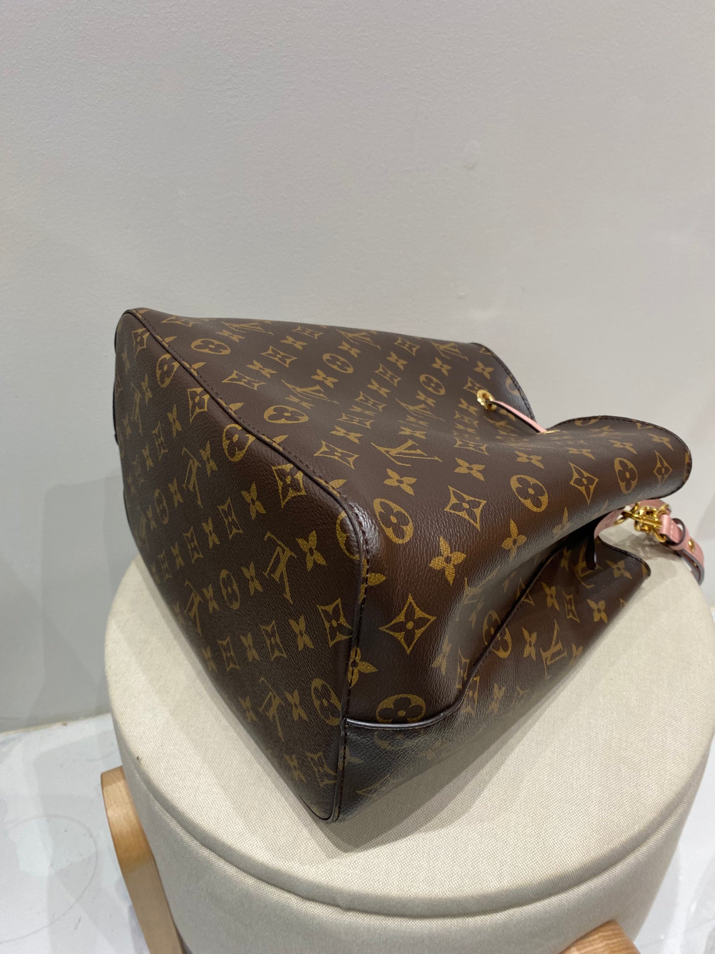 Louis Vuitton NeoNoe Bucket Bag in Monogram Canvas with Pink Coquelicots Leather Trim