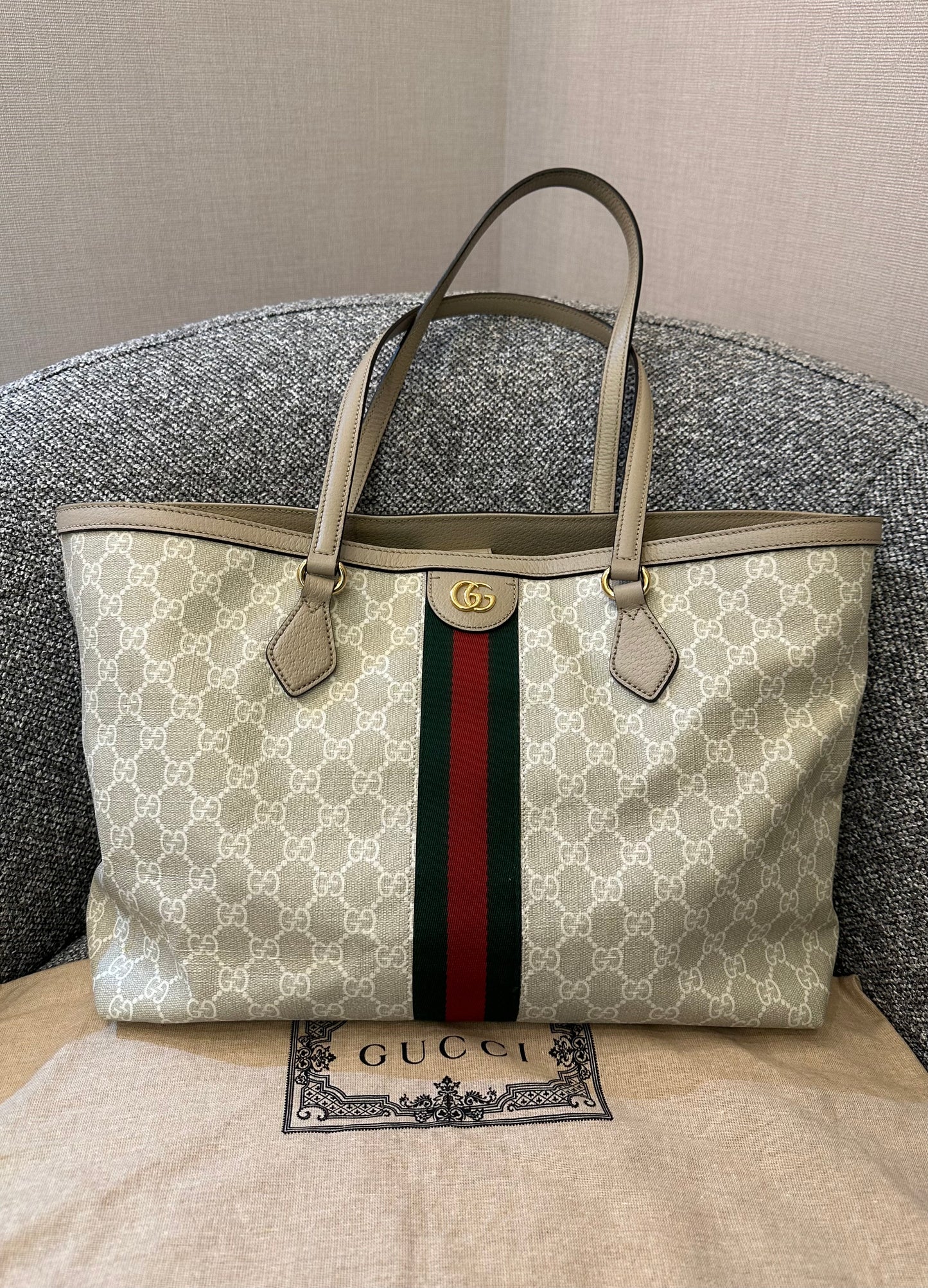 Gucci Ophidia GG Tote Bag in Beige and White Supreme Canvas
