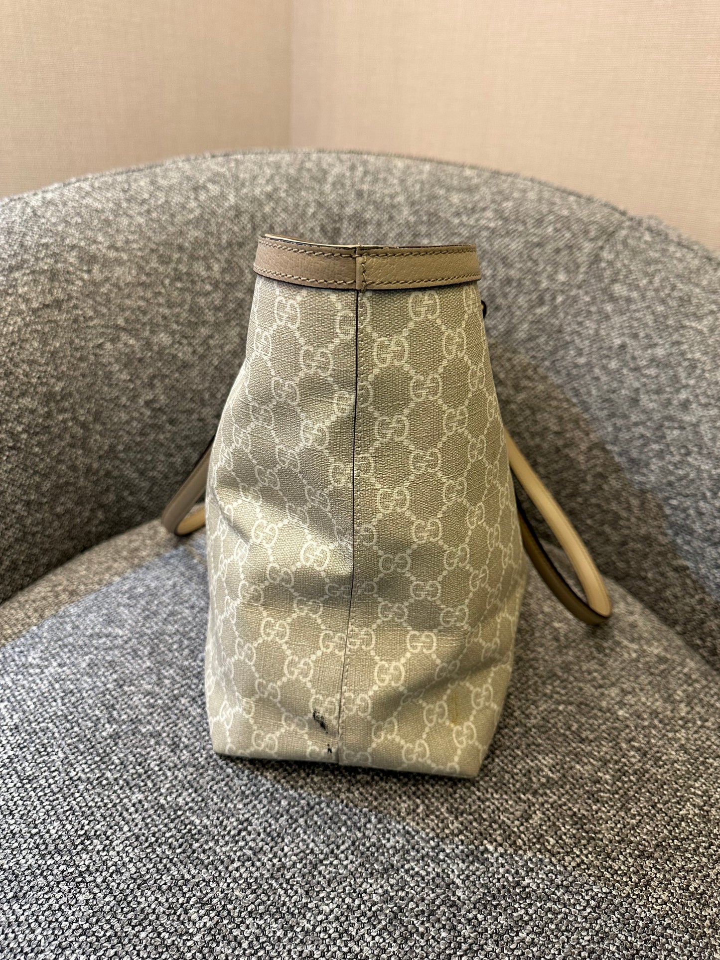 Gucci Ophidia GG Tote Bag in Beige and White Supreme Canvas