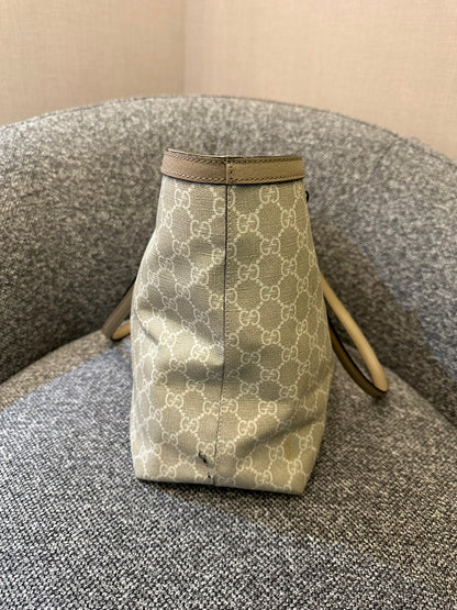 Gucci Ophidia GG Tote Bag in Beige and White Supreme Canvas