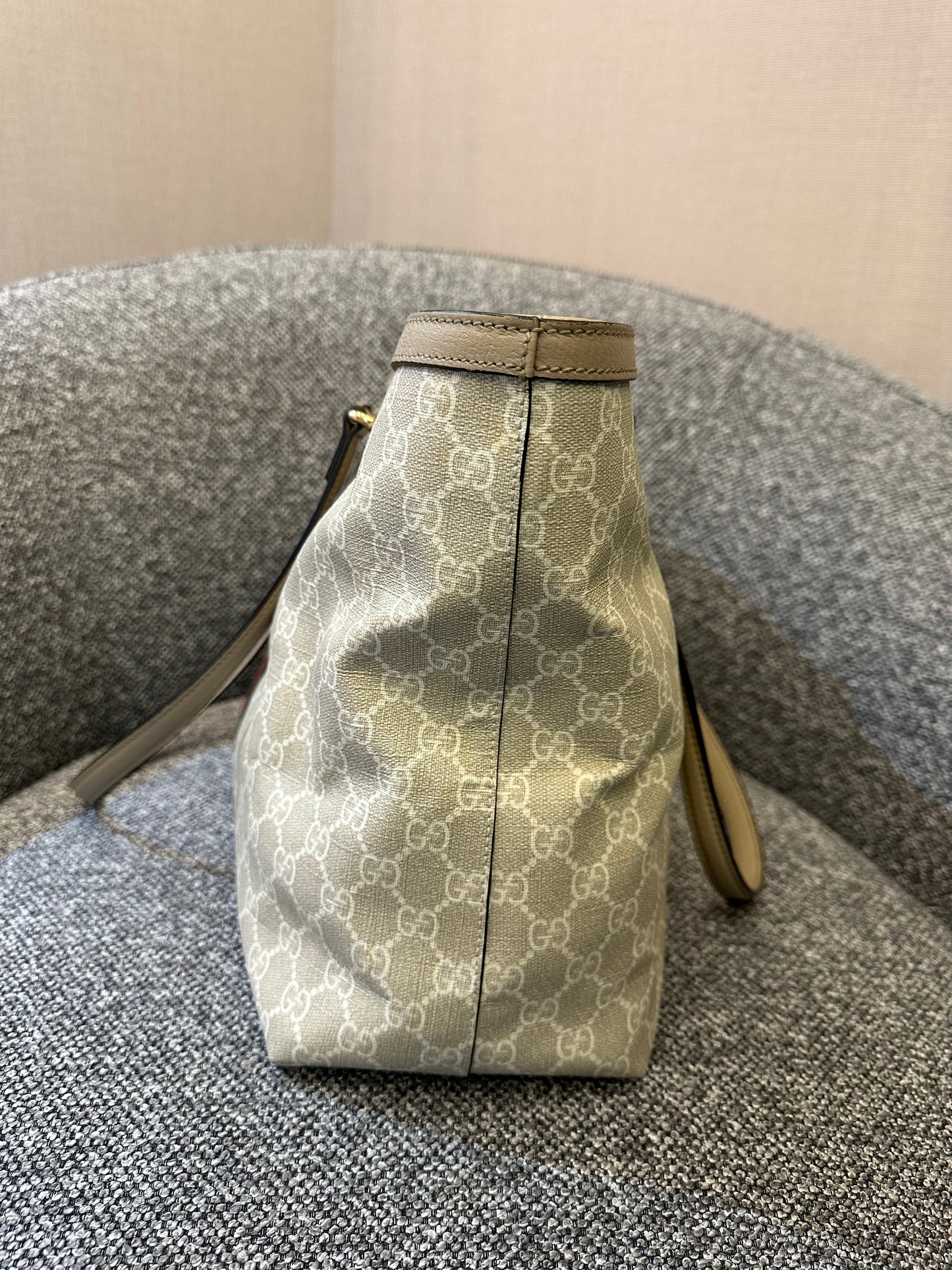 Gucci Ophidia GG Tote Bag in Beige and White Supreme Canvas