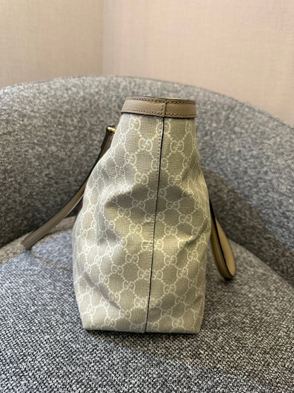 Gucci Ophidia GG Tote Bag in Beige and White Supreme Canvas