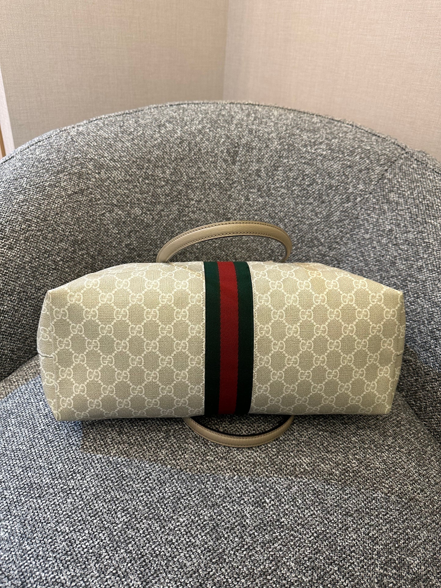 Gucci Ophidia GG Tote Bag in Beige and White Supreme Canvas