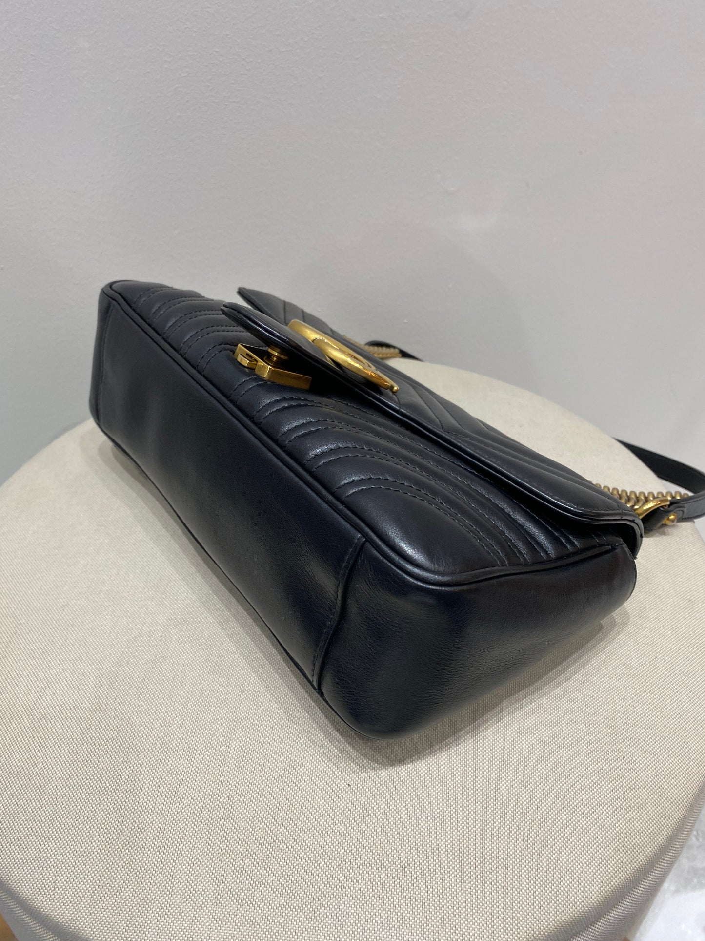 Gucci GG Marmont Flap Small Matelassé Shoulder Bag in Black
