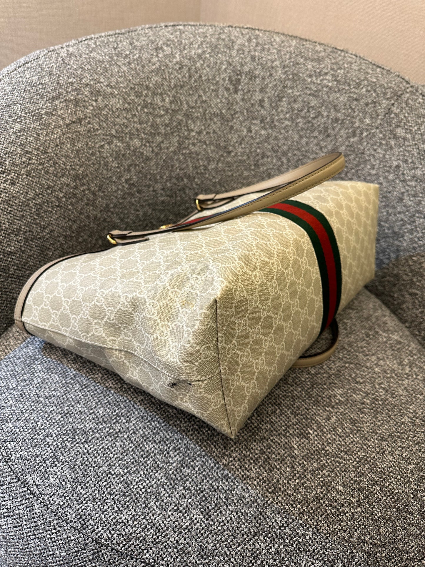 Gucci Ophidia GG Tote Bag in Beige and White Supreme Canvas