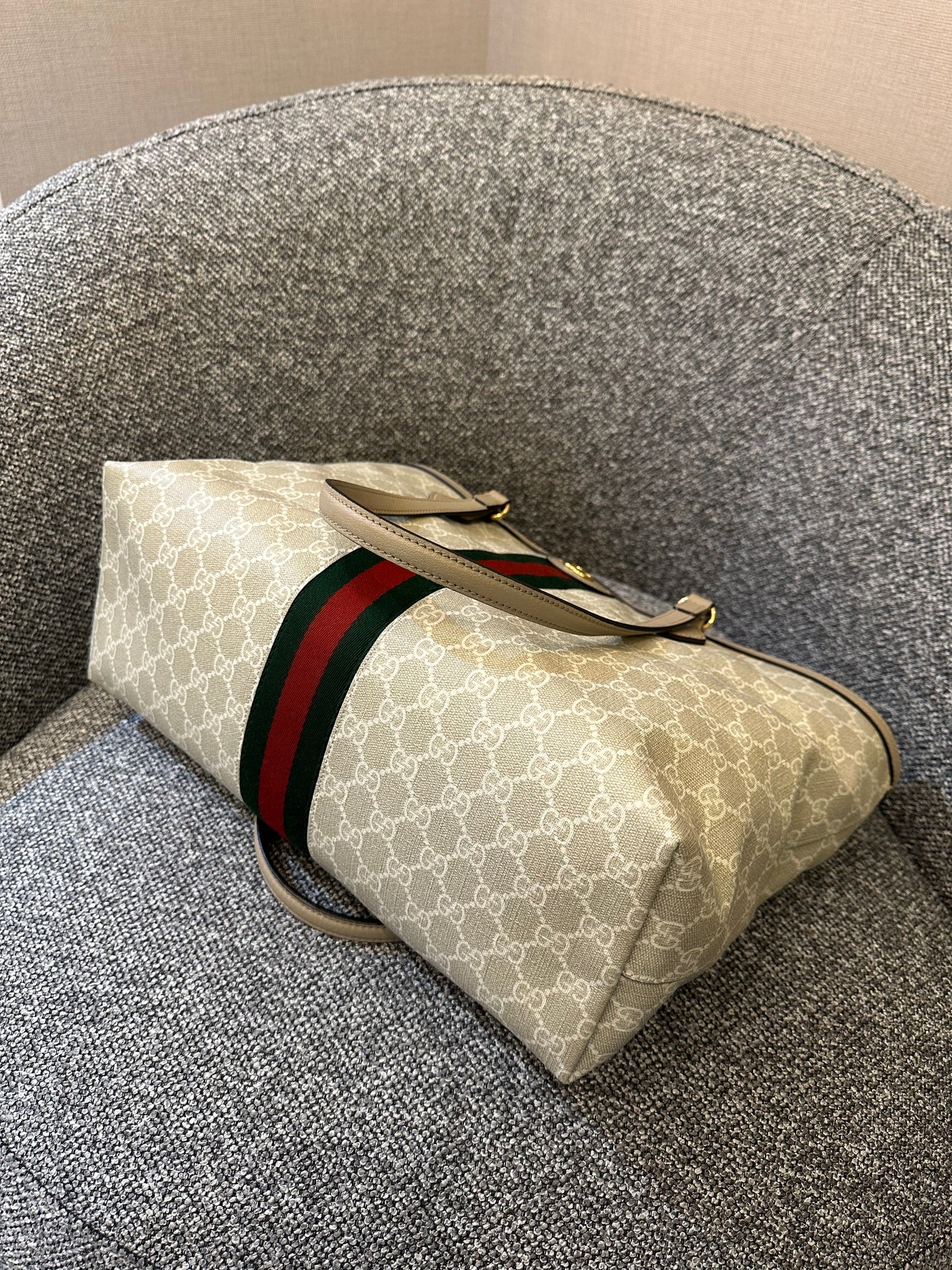 Gucci Ophidia GG Tote Bag in Beige and White Supreme Canvas