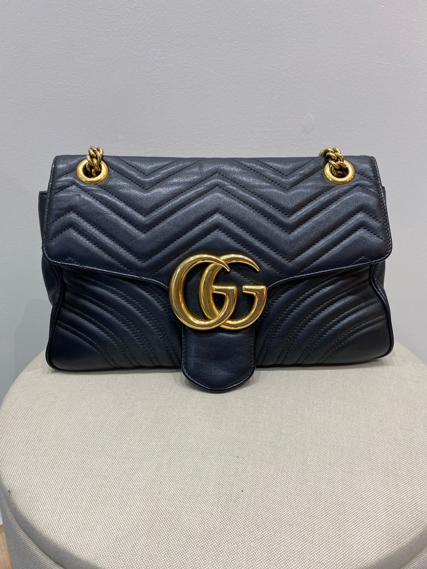 Gucci GG Marmont Flap Medium Matelassé Shoulder Bag in Black