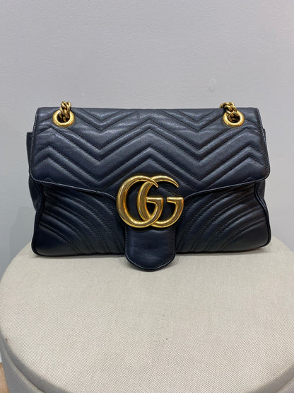 Gucci GG Marmont Flap Medium Matelassé Shoulder Bag in Black