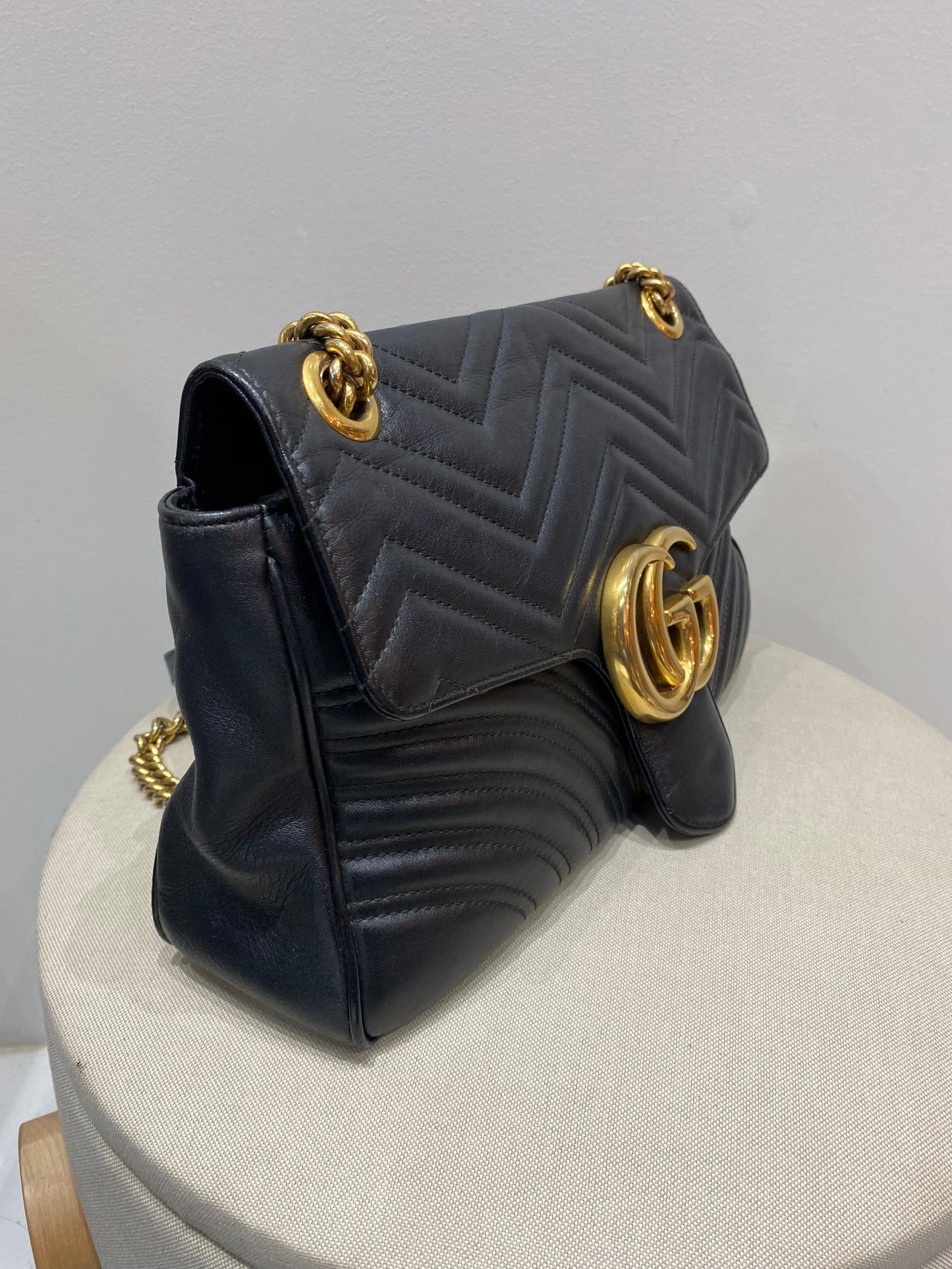 Gucci GG Marmont Flap Medium Matelassé Shoulder Bag in Black
