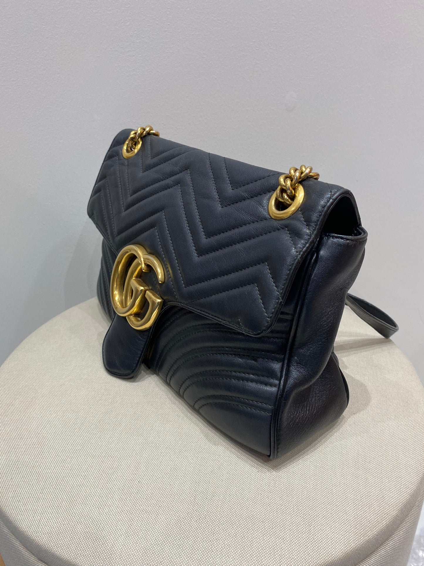 Gucci GG Marmont Flap Medium Matelassé Shoulder Bag in Black