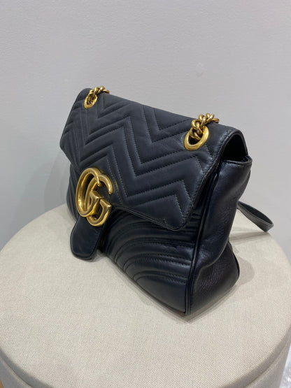 Gucci GG Marmont Flap Medium Matelassé Shoulder Bag in Black