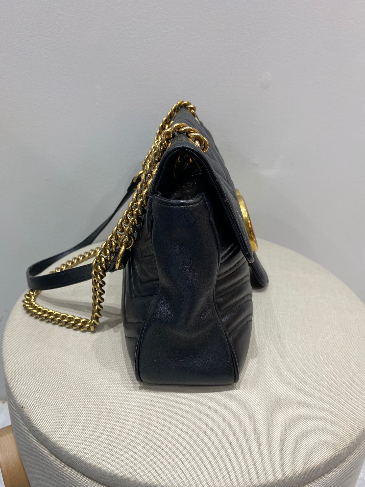Gucci GG Marmont Flap Medium Matelassé Shoulder Bag in Black