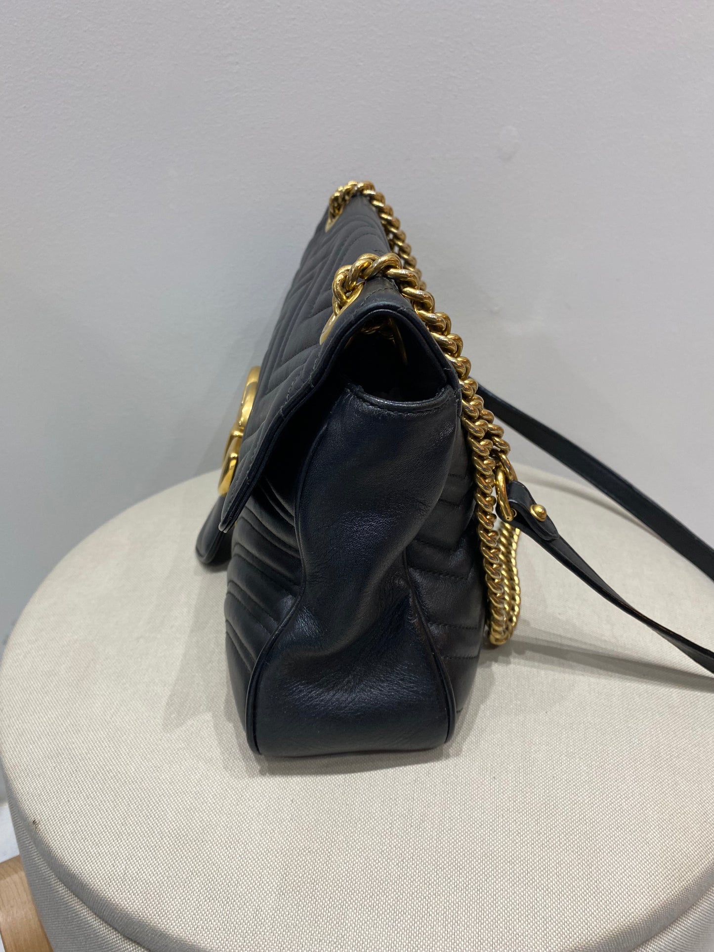 Gucci GG Marmont Flap Medium Matelassé Shoulder Bag in Black