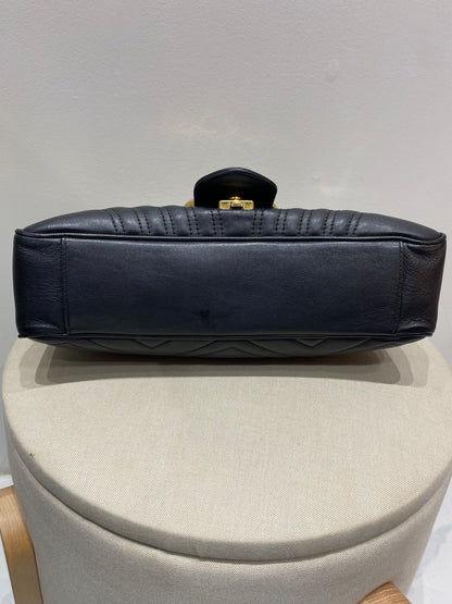 Gucci GG Marmont Flap Medium Matelassé Shoulder Bag in Black