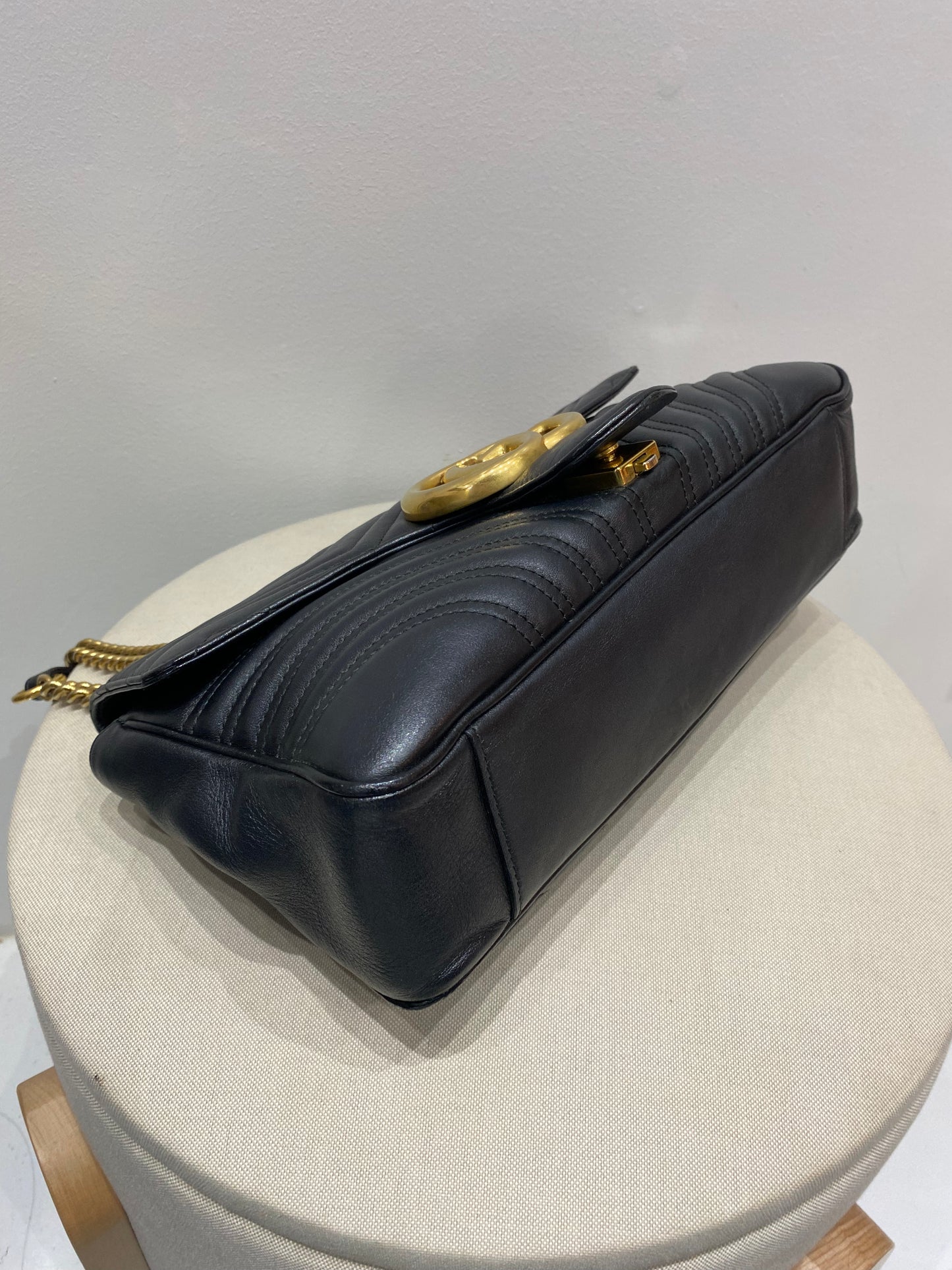 Gucci GG Marmont Flap Medium Matelassé Shoulder Bag in Black