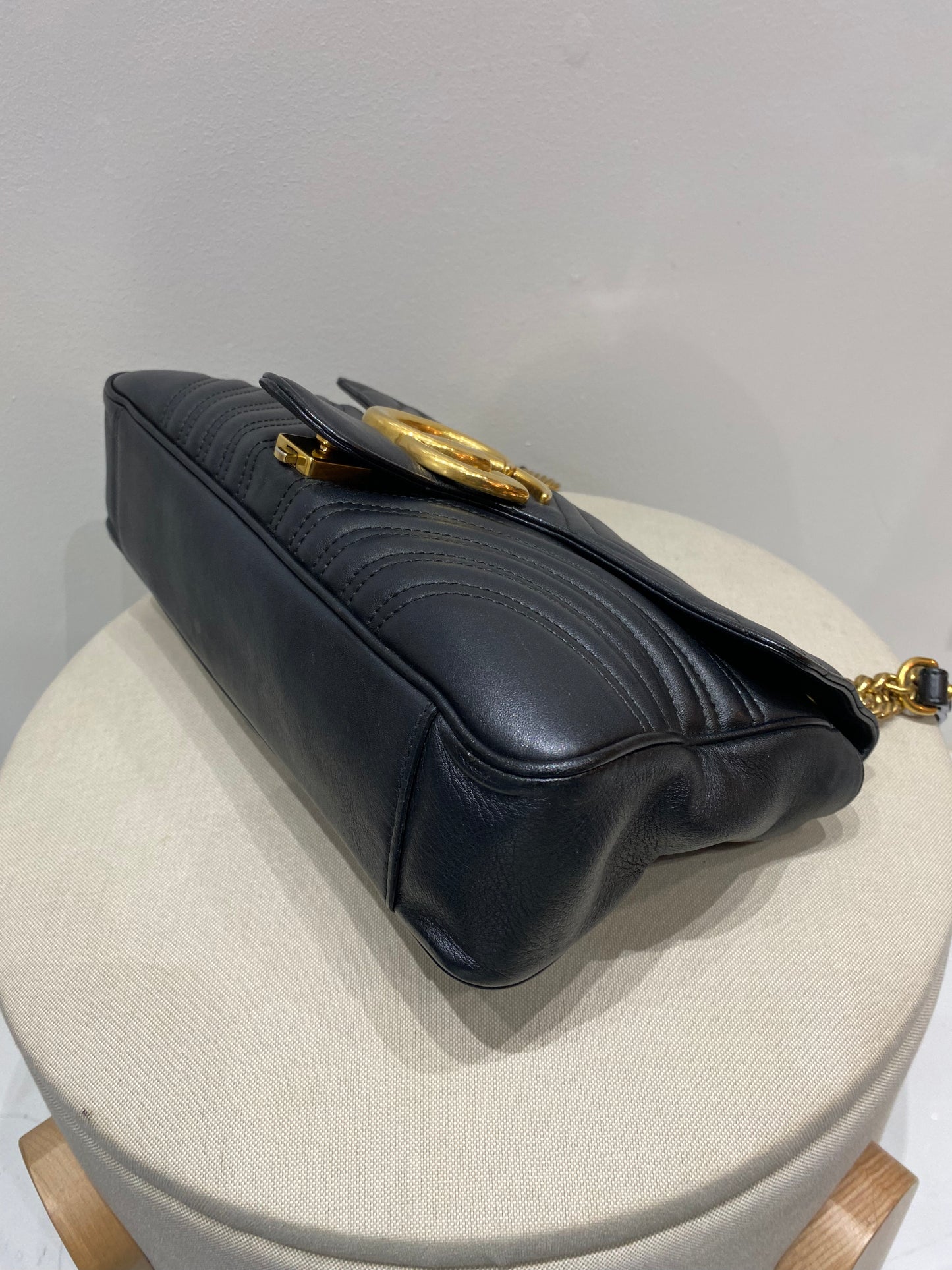 Gucci GG Marmont Flap Medium Matelassé Shoulder Bag in Black