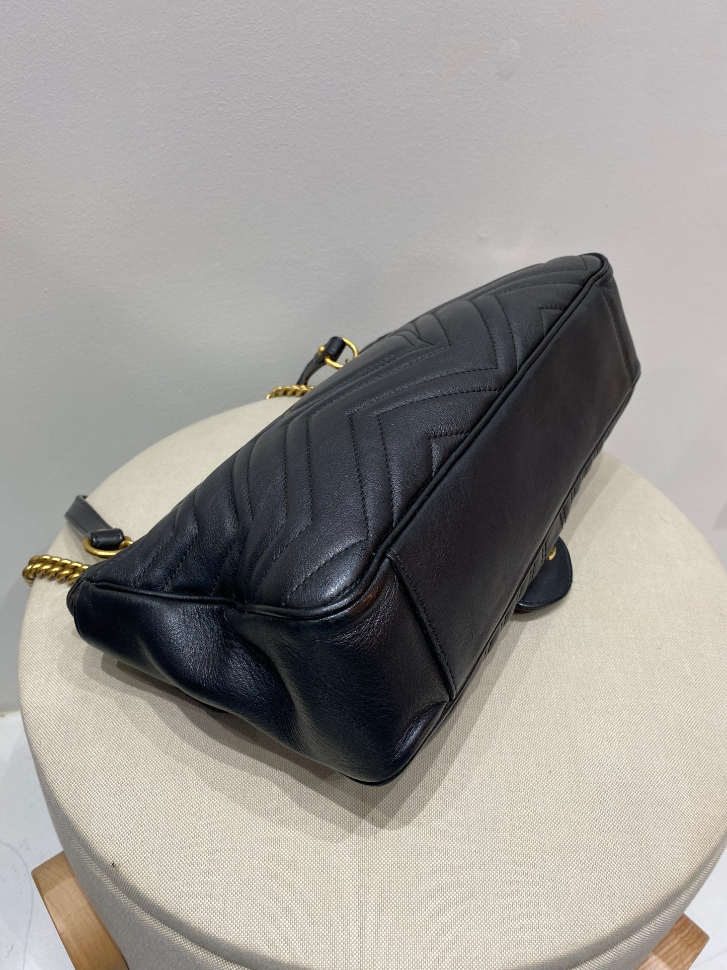 Gucci GG Marmont Flap Medium Matelassé Shoulder Bag in Black